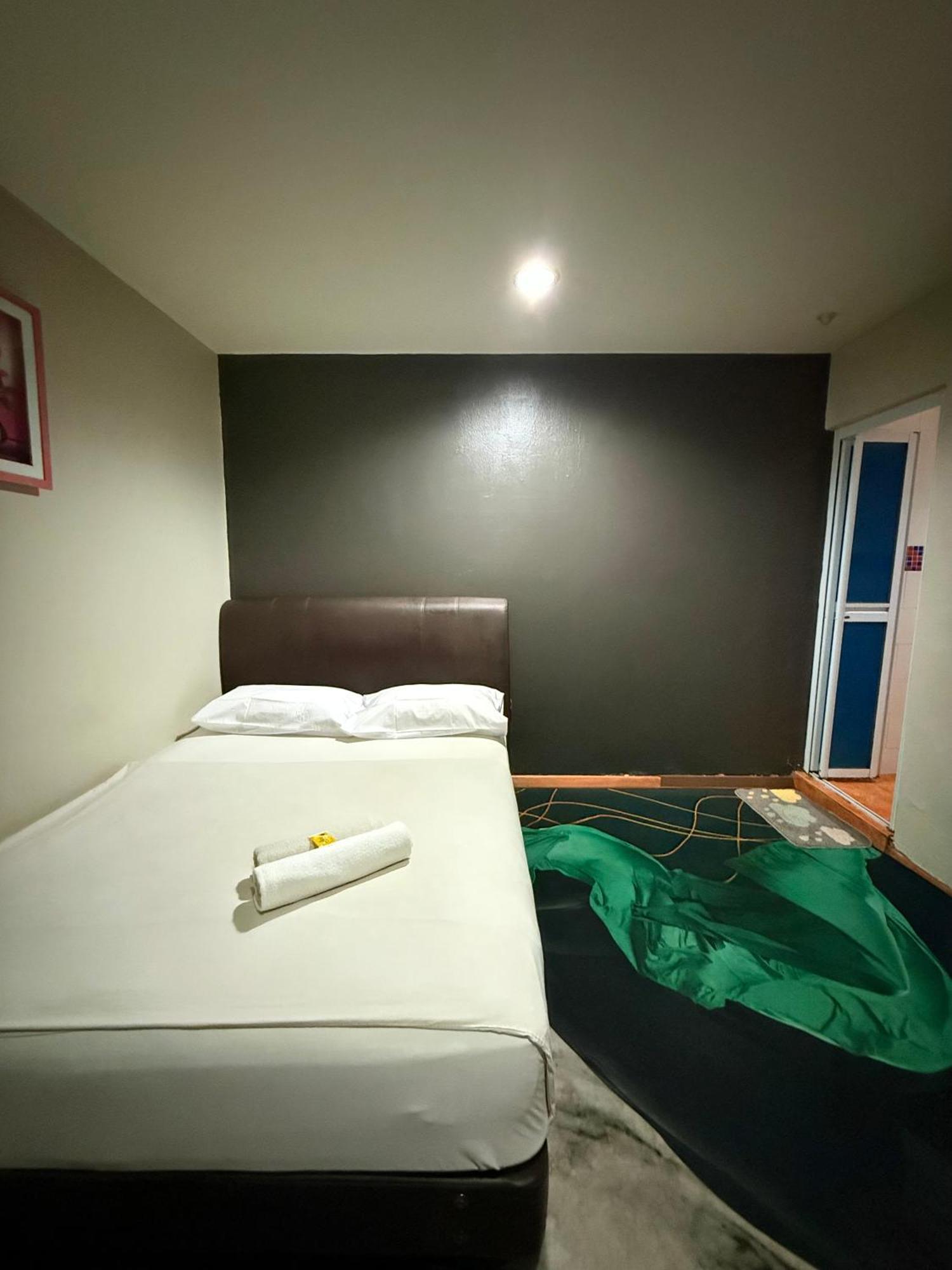 1St Living Subang Otel Subang Jaya Dış mekan fotoğraf